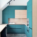 Кухня кольору морської хвилі сучасна