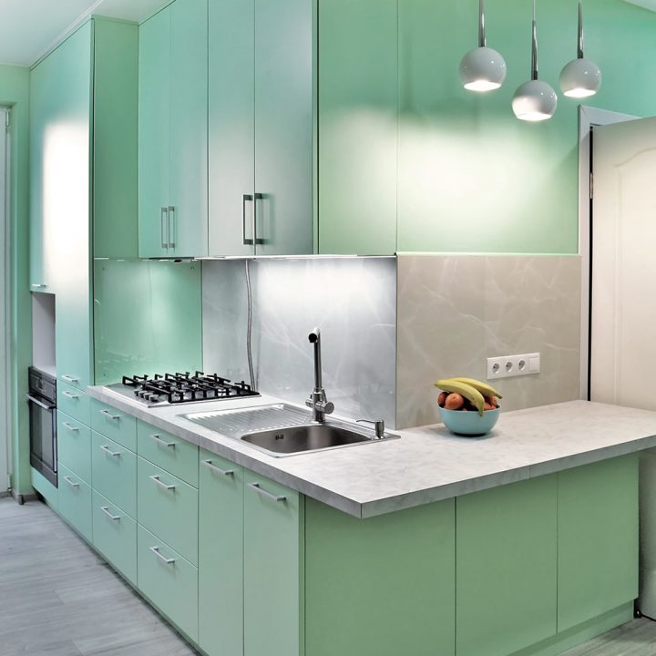 Сучасна зелена кухня